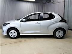 ヤリス ハイブリッド X