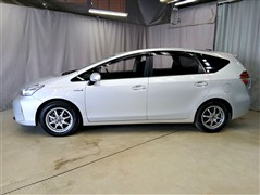 プリウスアルファ S