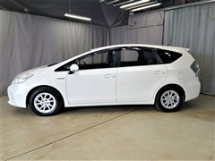 プリウスアルファ S