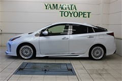 プリウス Sセーフティプラス2 4W