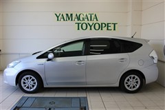 プリウスアルファ S