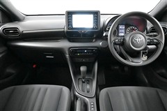 ヤリス ハイブリッド X