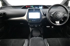 プリウスPHV S GRスポーツ