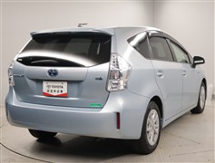 プリウスアルファ S