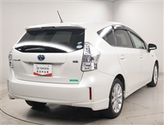 プリウスアルファ S