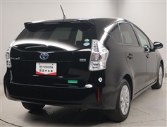 プリウスアルファ S