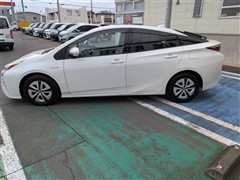 プリウス A