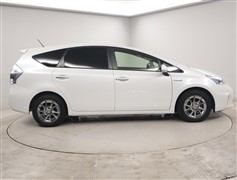 プリウスアルファSチューンブラック