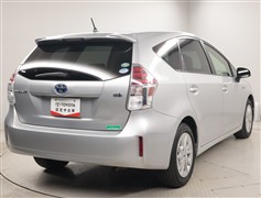 プリウスアルファ S