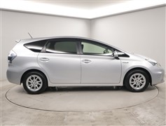 プリウスアルファ S