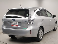 プリウスアルファ S