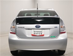 プリウス L