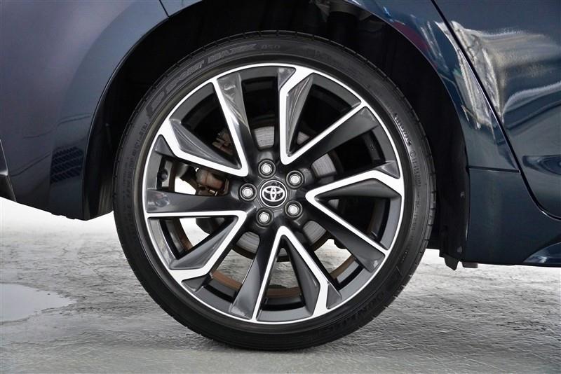 カローラスポーツHV 極美品 GZ4本タイヤ 走行距離3000km！ トヨタの