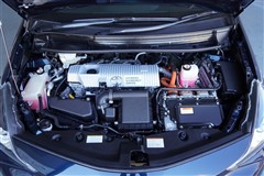 プリウスアルファー S Tune B2