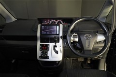 ヴォクシー ZS 8ニン