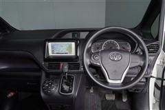 ヴォクシー X 7ニン