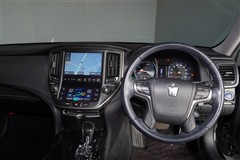 クラウンハイブリッド アスリート S