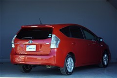 プリウスアルファー S