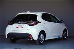 ヤリス ハイブリッド X