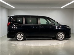 ノア HEV S-G 8ニンノリ