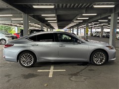 ES300h バージョンL