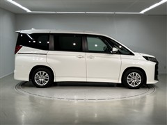 ノア HEV S-G 8ニンノリ