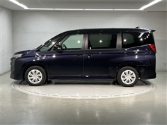 ノア HEV X 8ニンノリ