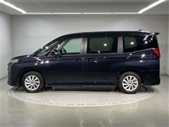 ノア HEV G 8ニンノリ