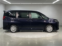 ノア HEV G 8ニンノリ