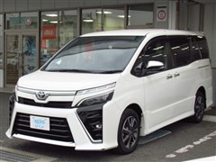 トヨタ　ヴォクシー ZS キラメキ3 8ニン