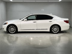 LS600hL バージョンUZ