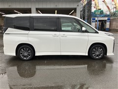 ヴォクシー HEV S-G 7ニンノリ