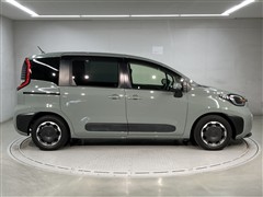 シエンタ HEV Z 7ニンノリ