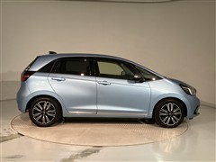 フィット E:HEV リュクス