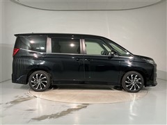ノア HEV S-Z 7ニンノリ