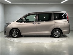 エスクァイア Xi 8ニンノリ