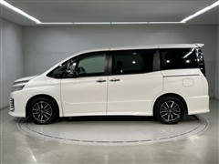 ヴォクシー ZS キラメキ 7ニンノリ