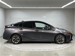 プリウス A PRMツーリングSEL