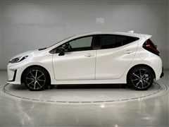 アクア GRスポーツ