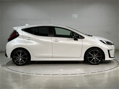 アクア GRスポーツ