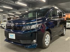 ヴォクシー X 4WD 8ニンノリ