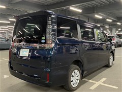 ヴォクシー X 4WD 8ニンノリ