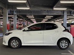 ヤリス ハイブリッド X