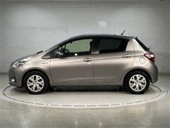 ヴィッツ ハイブリッド U