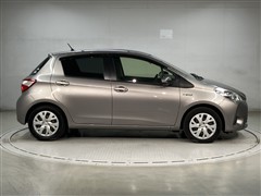 ヴィッツ ハイブリッド U