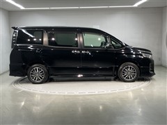 ヴォクシー ZS キラメキ 7ニンノリ