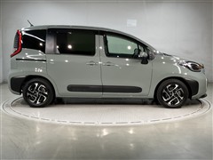 シエンタ HEV Z 5ニンノリ