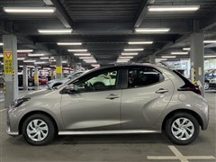 ヤリス ハイブリッド X