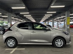 ヤリス ハイブリッド X