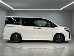 ヴォクシー ZS キラメキ 8ニンノリ